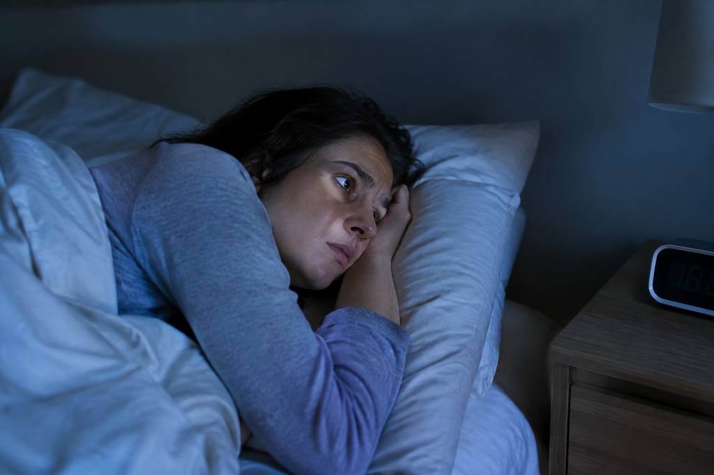 Angoisse nocturne adulte : causes, symptômes et solutions pour mieux dormir